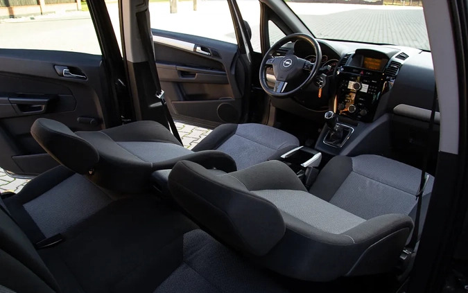 Opel Zafira cena 20900 przebieg: 220000, rok produkcji 2010 z Golub-Dobrzyń małe 781
